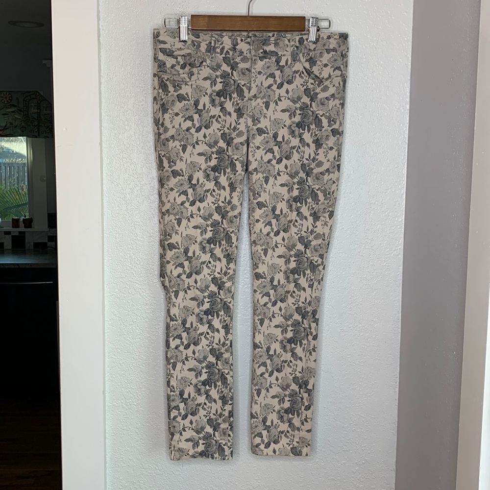 SALE🛍️🛍️✅ Grey floral denim jeans skinny